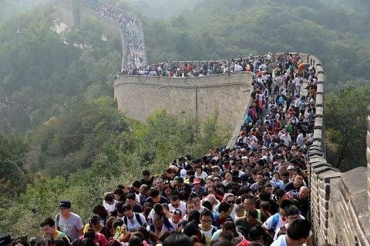 國慶假期已過，鋼結(jié)構(gòu)工程隊重新恢復(fù)了忙碌