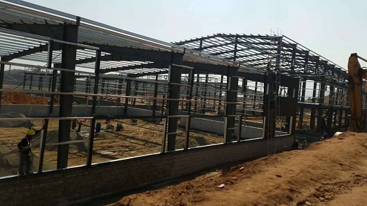 雨天進行鋼結(jié)構(gòu)施工，需要要注意以下幾點