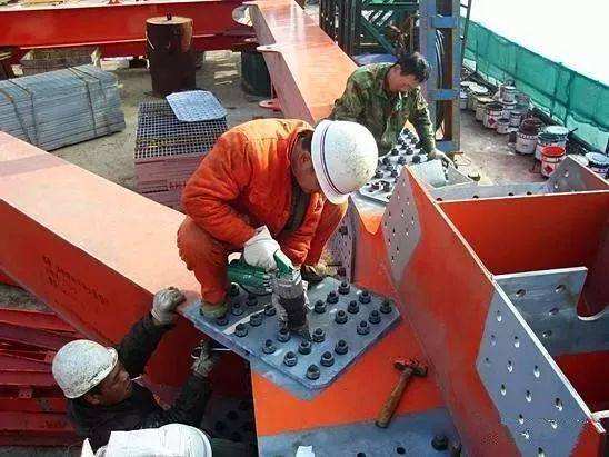 鋼結(jié)構廠房現(xiàn)場施工，螺栓安裝質(zhì)量是不能忽略的