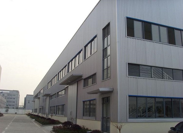 鋼結構廠房施工遇到特殊天氣，這4個問題要注意